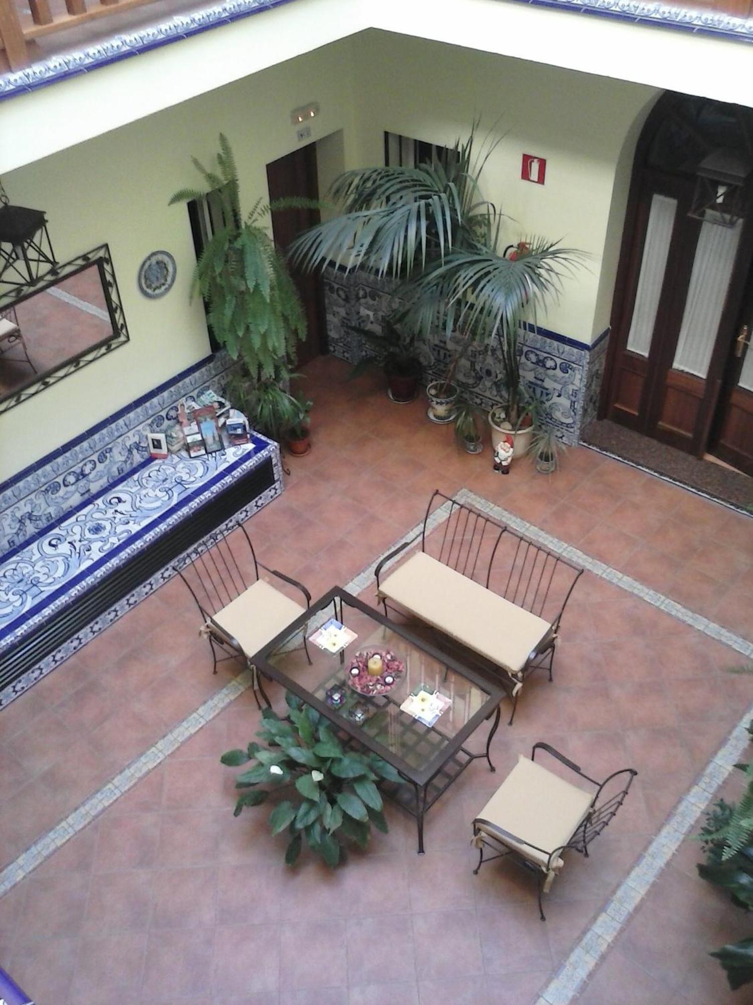 Pension Doña Trinidad Sevilla Exterior foto