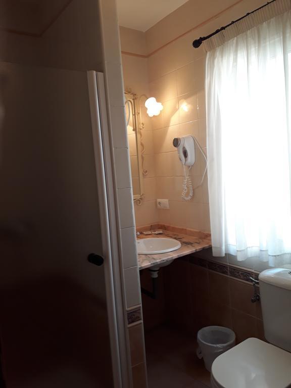Pension Doña Trinidad Sevilla Exterior foto